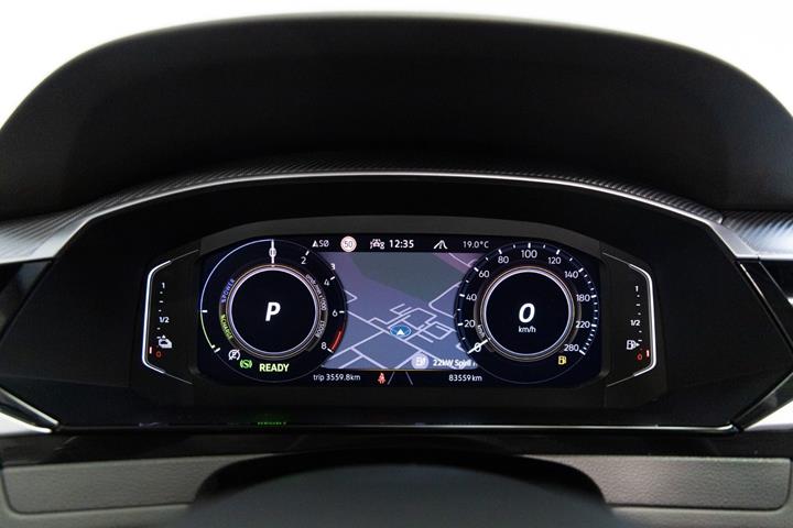 Grå VW Arteon fra 2022
