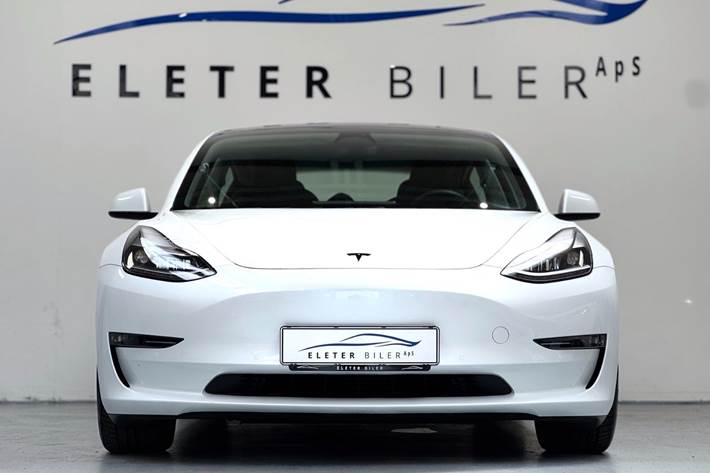 Hvid Tesla Model 3 fra 2021