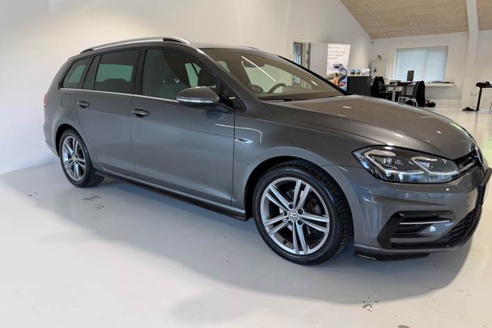 Grå VW Golf VII fra 2018