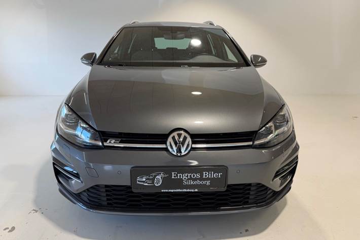 Grå VW Golf VII fra 2018