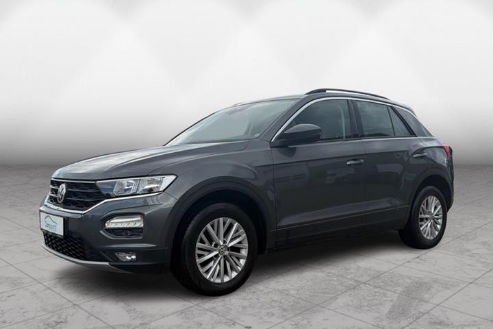 Grå VW T-Roc fra 2019 set udefra