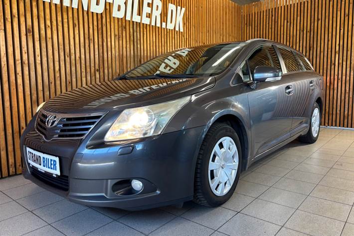 Grå Toyota Avensis fra 2010