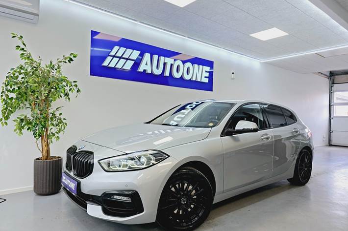 Sølv BMW 118i fra 2020