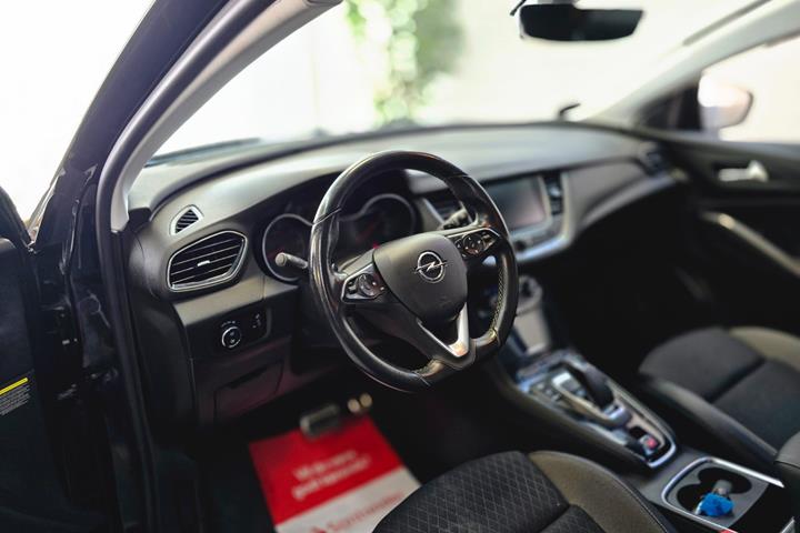 Sort Opel Grandland X fra 2021