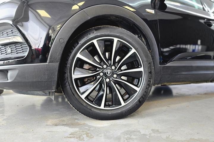 Sort Opel Grandland X fra 2021
