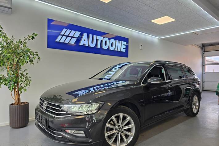 Grå VW Passat fra 2021 set udefra