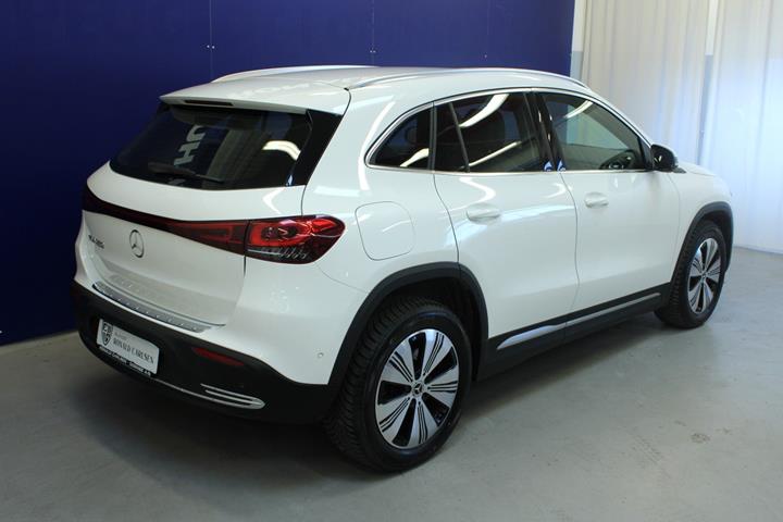 Hvid Mercedes EQA250 fra 2021