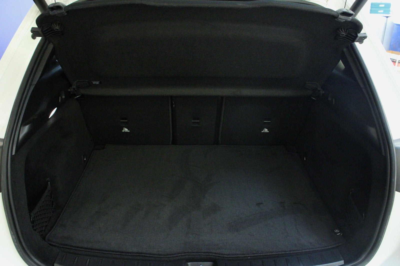 Hvid Mercedes EQA250 fra 2021