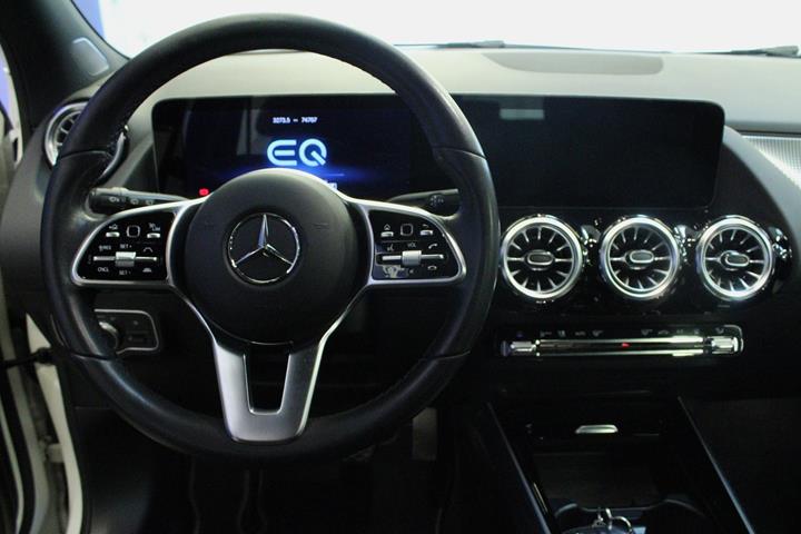 Hvid Mercedes EQA250 fra 2021