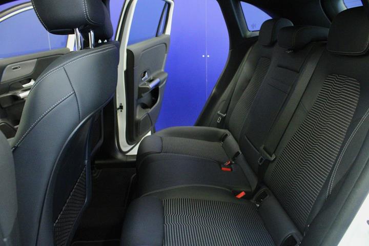 Hvid Mercedes EQA250 fra 2021
