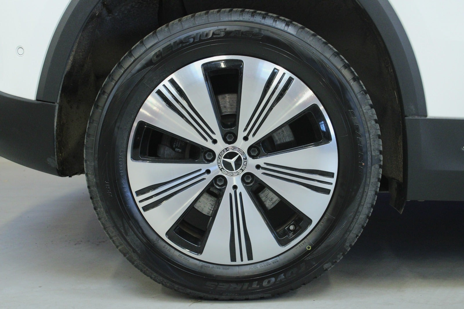 Hvid Mercedes EQA250 fra 2021