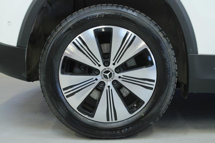 Hvid Mercedes EQA250 fra 2021
