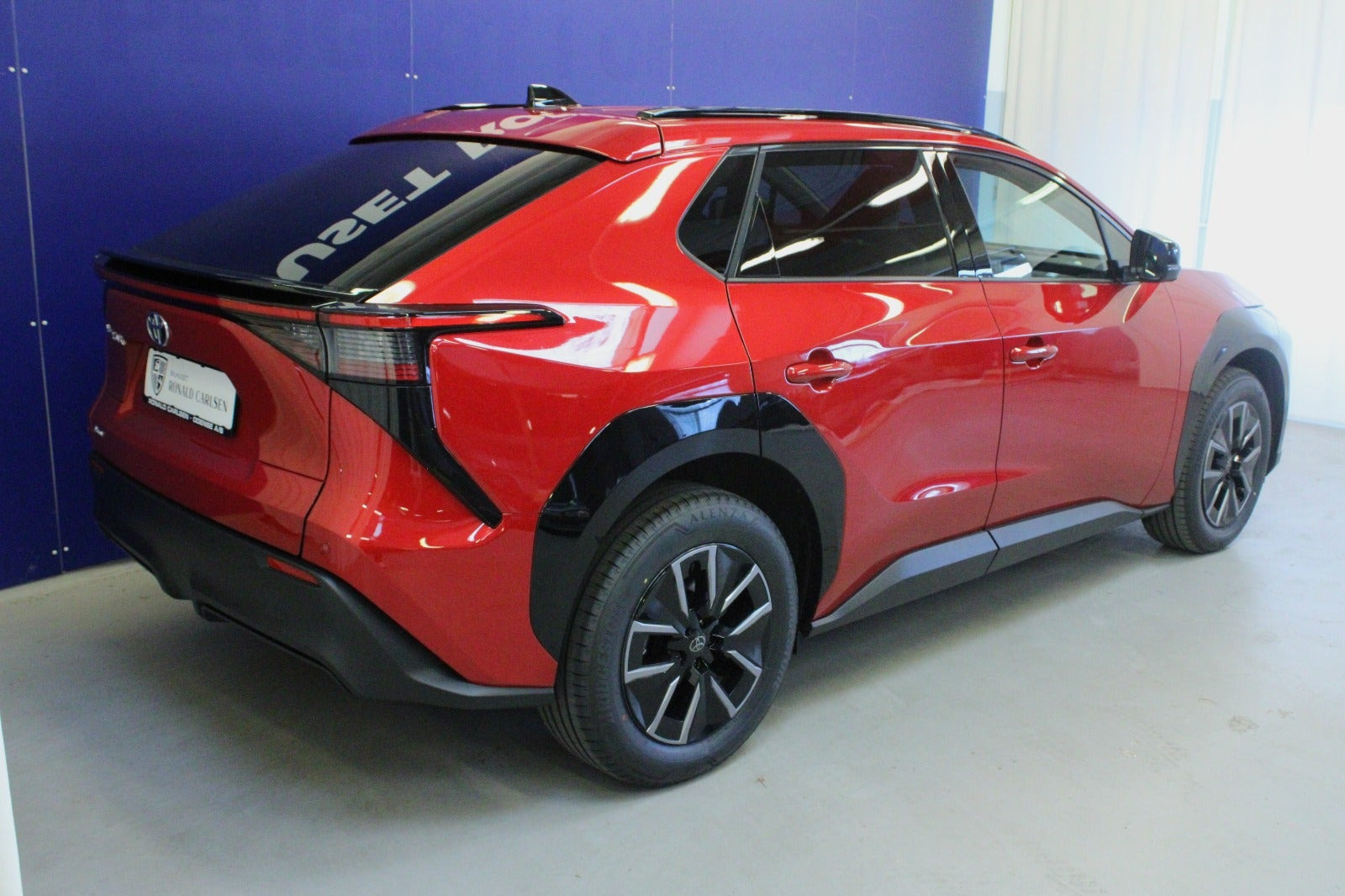 Rød Toyota BZ4X fra 2026
