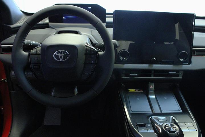 Rød Toyota BZ4X fra 2026