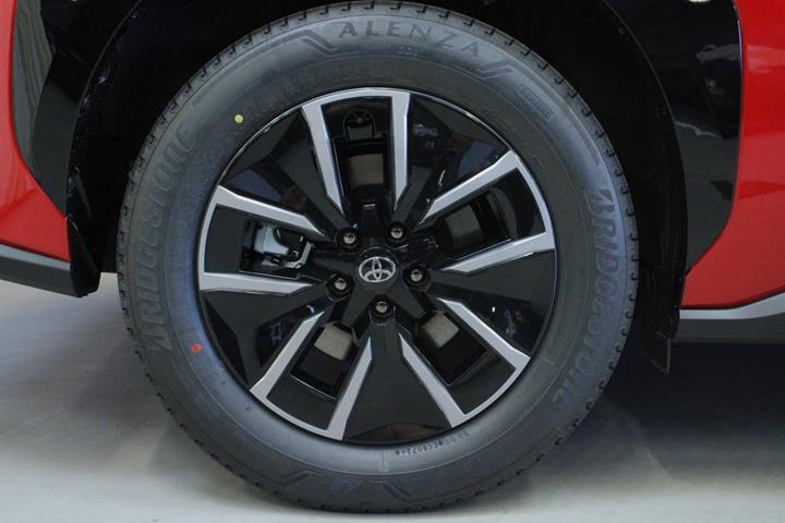 Rød Toyota BZ4X fra 2026