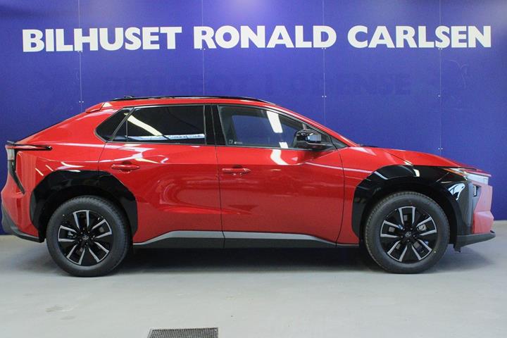 Rød Toyota BZ4X fra 2026