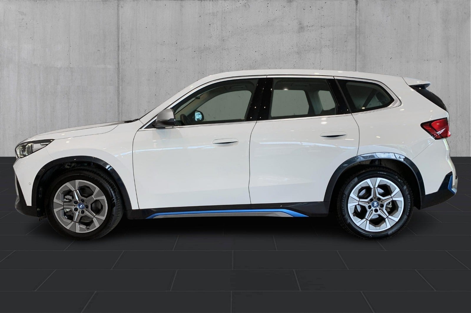 Hvid BMW iX1 fra 2023