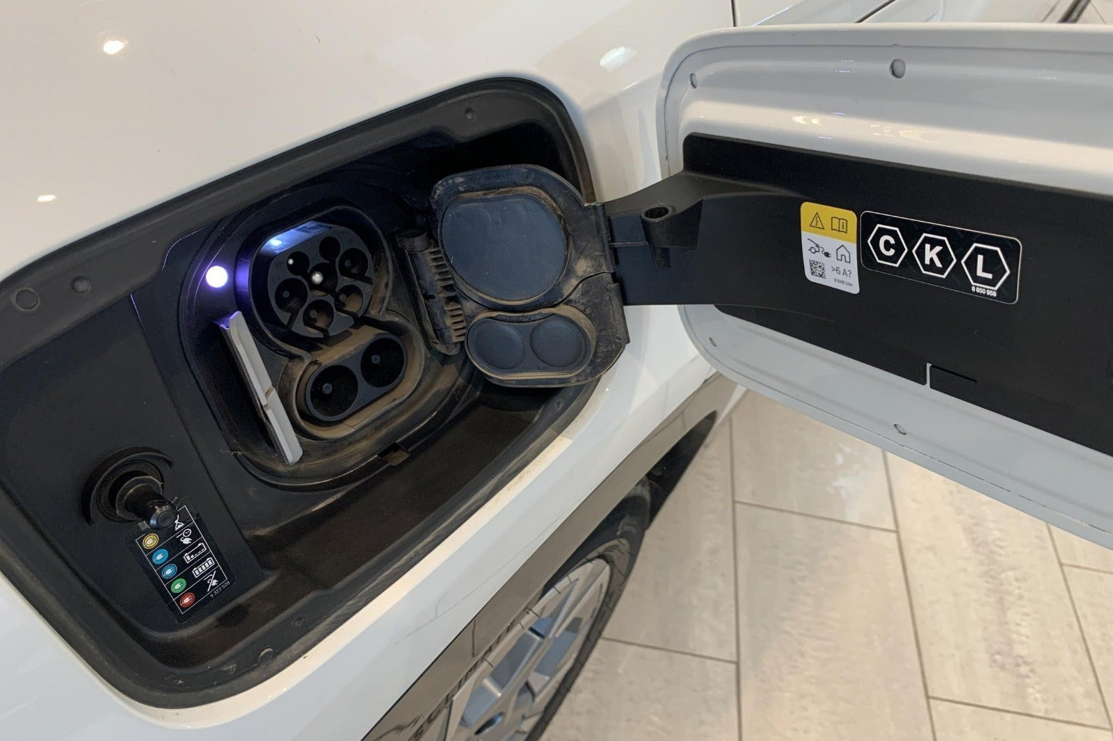 Hvid BMW iX1 fra 2023