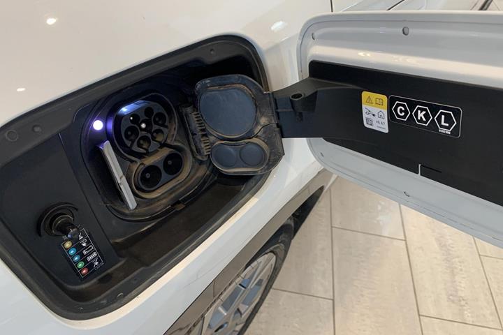 Hvid BMW iX1 fra 2023