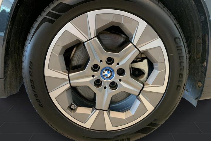 Hvid BMW iX1 fra 2023