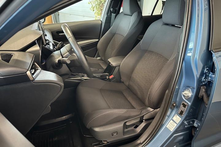 Blå Toyota Corolla fra 2020