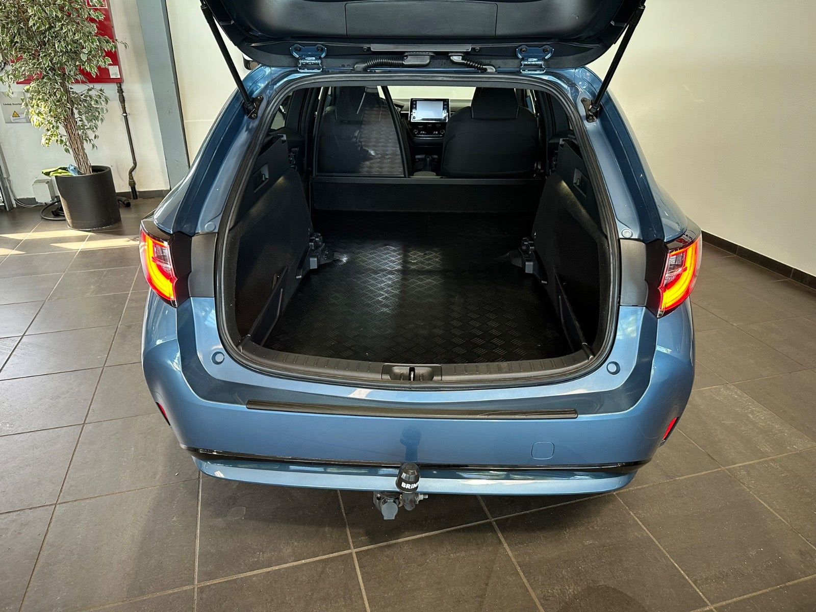 Blå Toyota Corolla fra 2020
