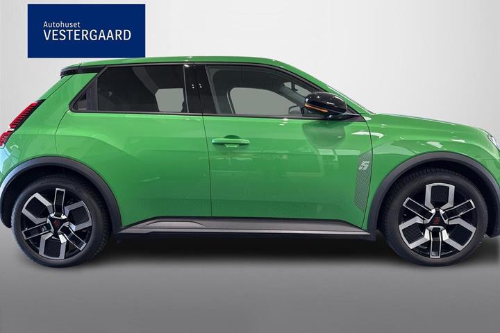 Grøn Renault 5 E-Tech fra 2025