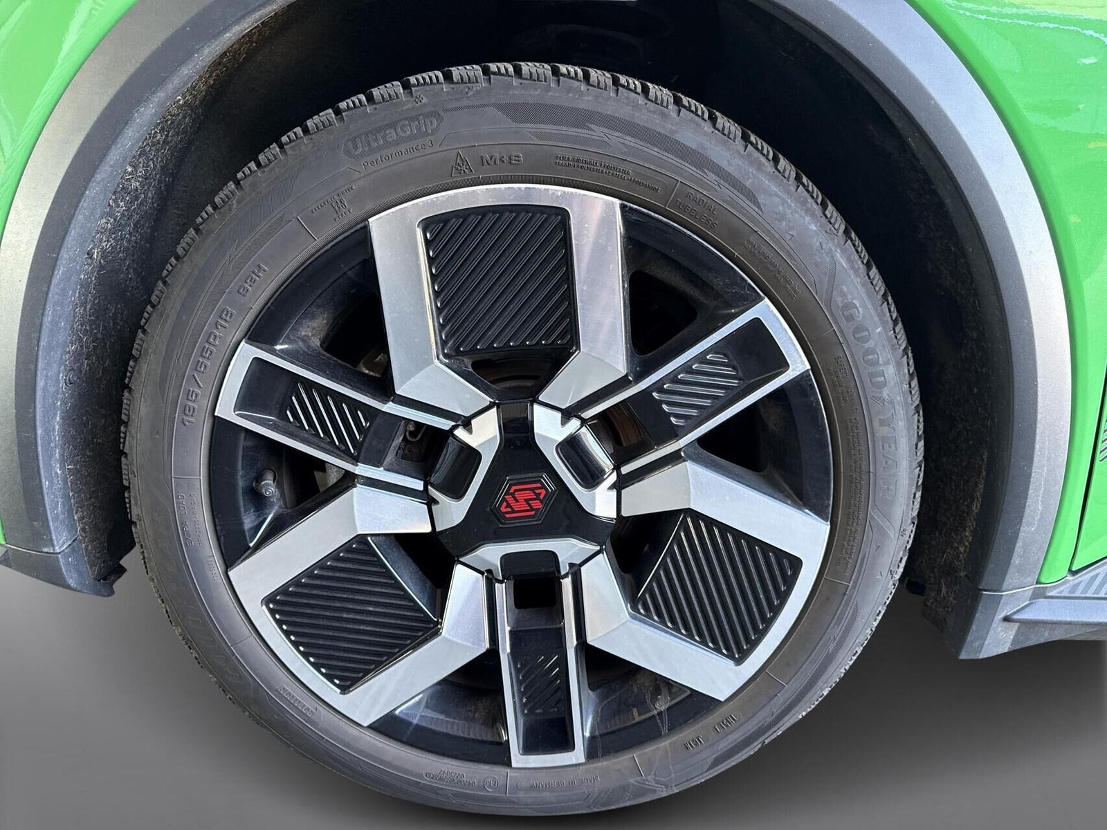 Grøn Renault 5 E-Tech fra 2025