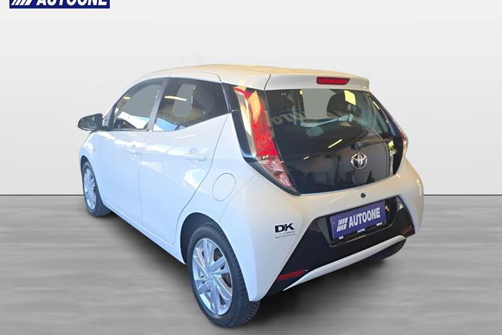 Hvid Toyota Aygo fra 2015