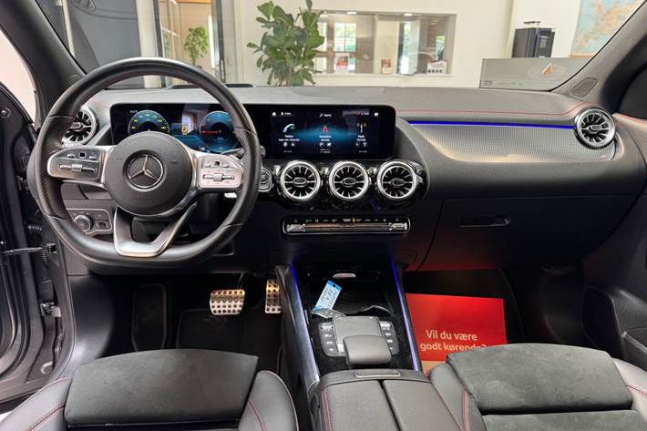 Grå Mercedes EQA250 fra 2022