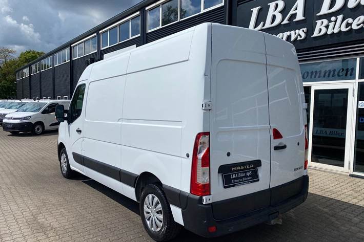 Hvid Renault Master IV T33 fra 2020