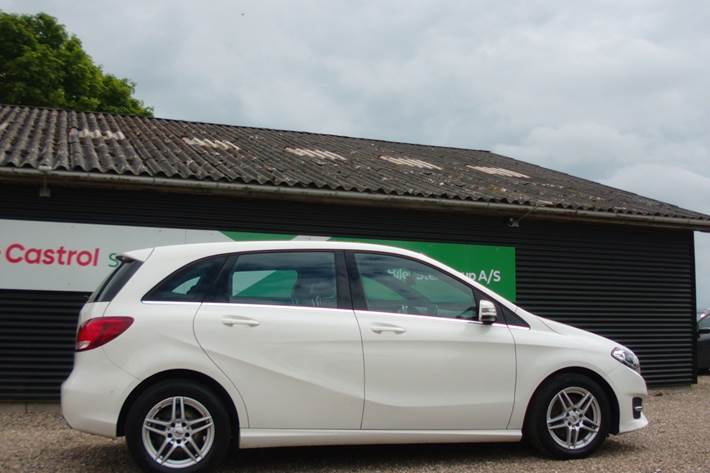 Hvid Mercedes B220 d fra 2017