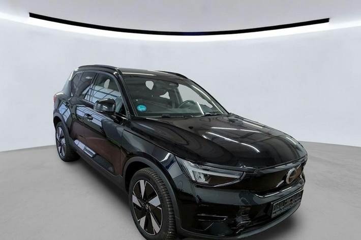 Sort Volvo XC40 fra 2024