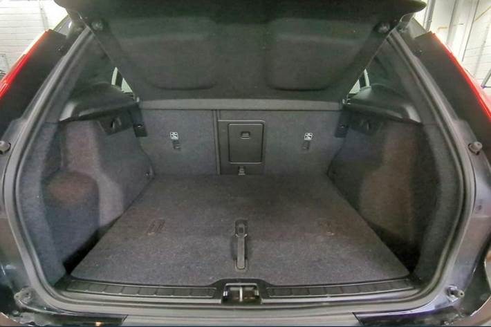 Sort Volvo XC40 fra 2024