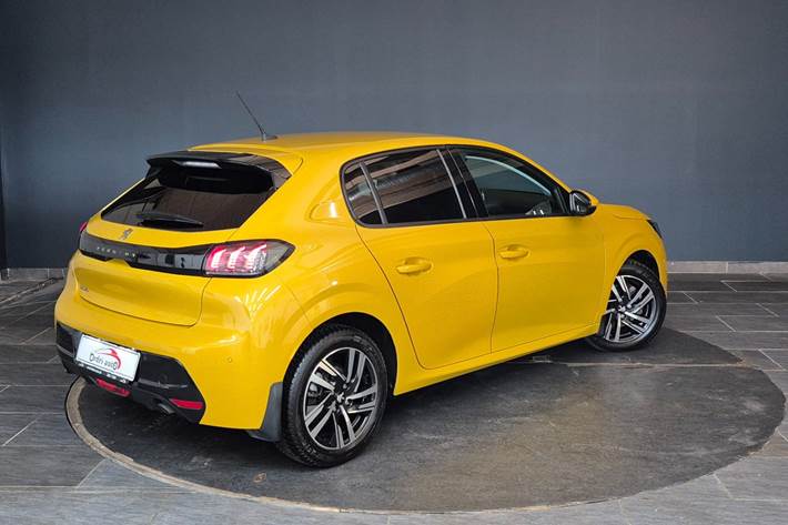 Gul Peugeot 208 fra 2021