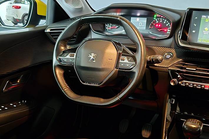 Gul Peugeot 208 fra 2021