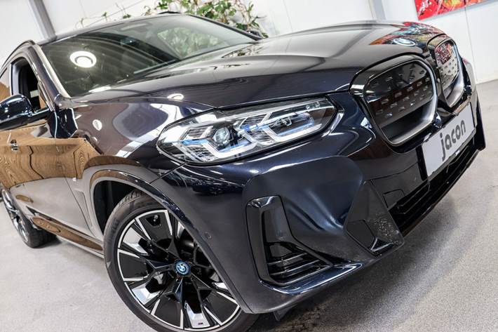 Sort BMW iX3 fra 2023