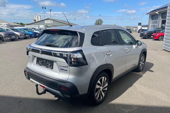 Sølv Suzuki S-Cross fra 2022