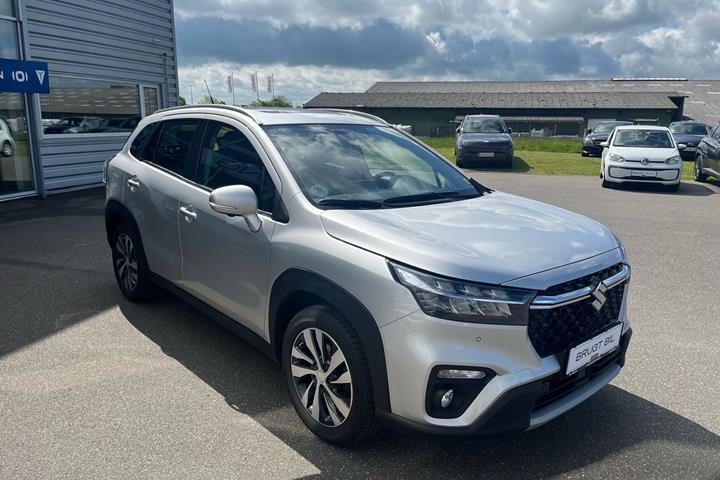 Sølv Suzuki S-Cross fra 2022
