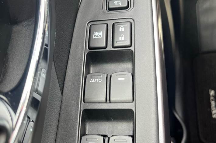 Sølv Suzuki S-Cross fra 2022