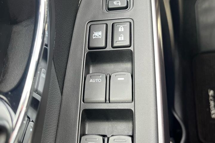 Sølv Suzuki S-Cross fra 2022