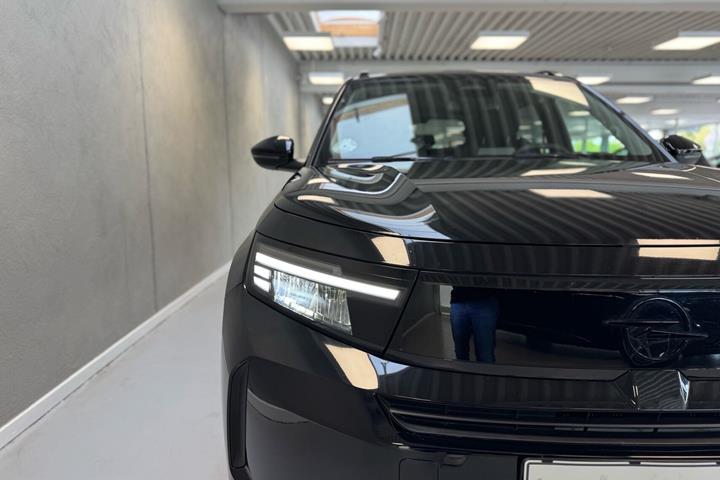 Sort Opel Frontera fra 2025