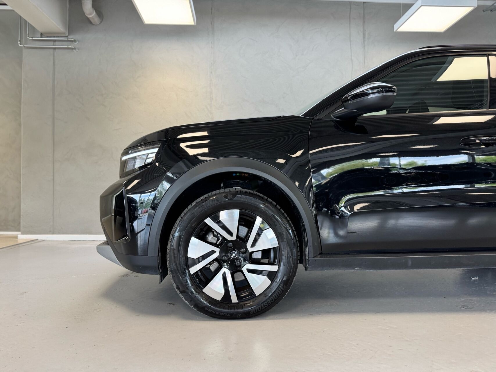 Sort Opel Frontera fra 2025