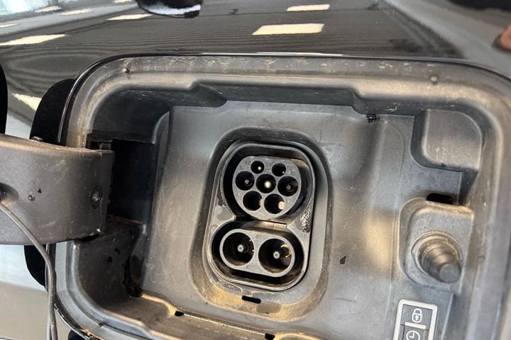 Sort Opel Frontera fra 2025