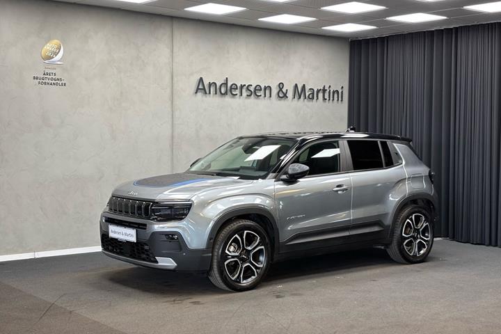 Grå Jeep Avenger fra 2023 set udefra