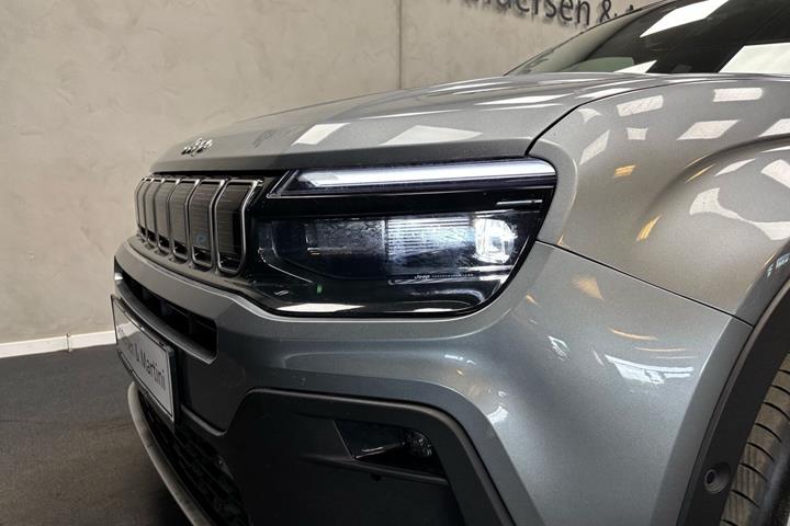 Grå Jeep Avenger fra 2023
