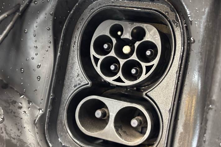 Grå Jeep Avenger fra 2023