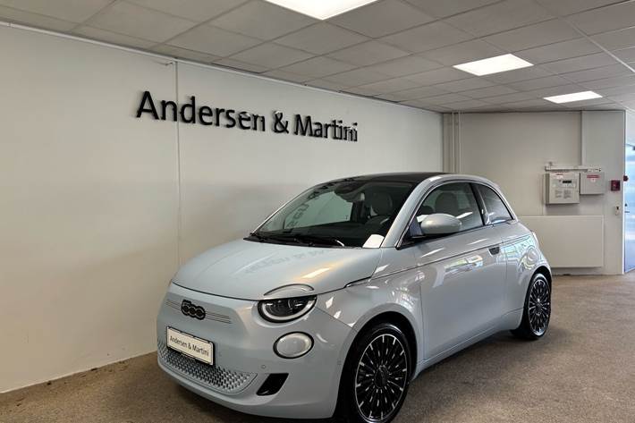 Blå Fiat 500e fra 2023