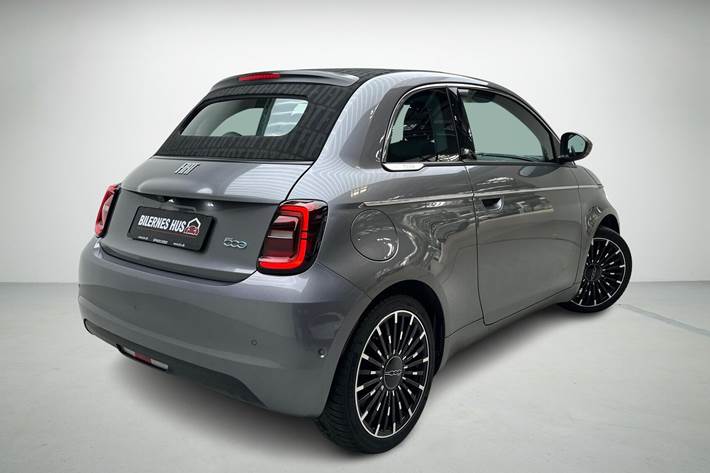 Hvid Fiat 500e fra 2023
