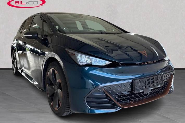 Blå Cupra Born fra 2023 set udefra